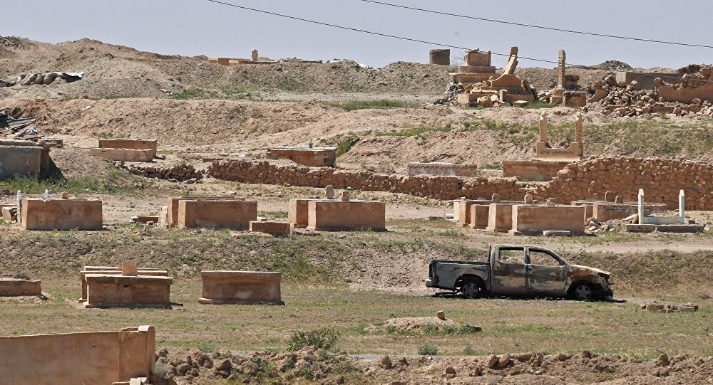 داعش التكفيري يفخخ آثار الرصافة جنوب غربي الرقة