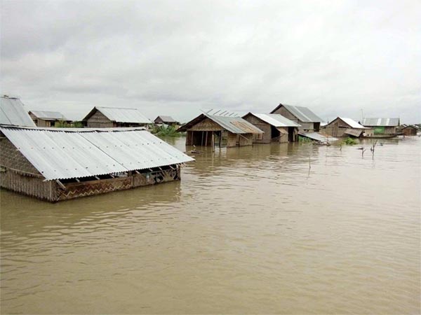၃၅ၿမိဳ႕နယ္တြင္ လူေနအိမ္ ၂၀,၀၀၀ခန္႔ ေရနစ္ျမဳပ္၊ လူ ၈၀,၀၀၀ ေက်ာ္ ေရေဘးရင္ဆုိင္ခဲ့ရ