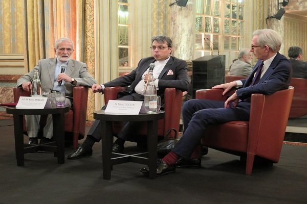  Iranian official condemns MKO supporting by France