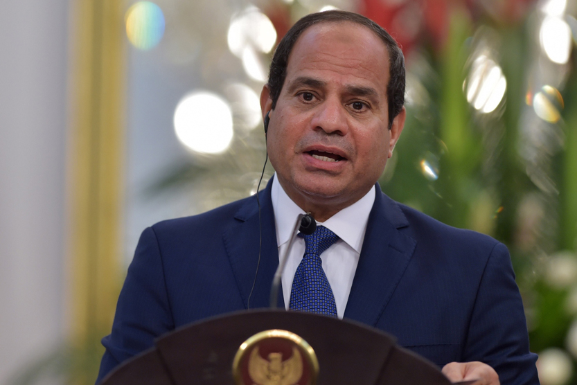 السيسي يتعهد بمواصلة حصار قطر