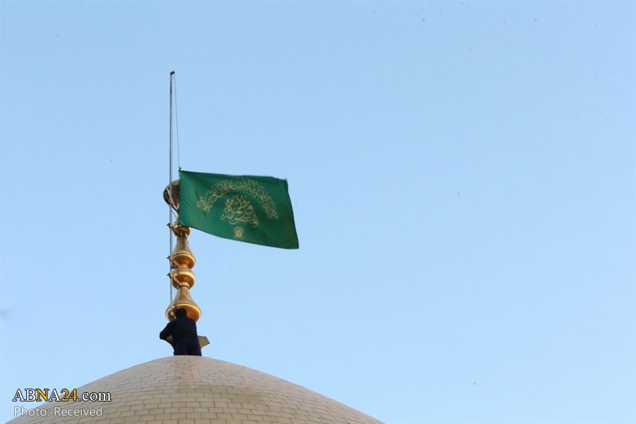 تقرير مصور/ استبدال راية قبة السيدة المعصومة (ع)