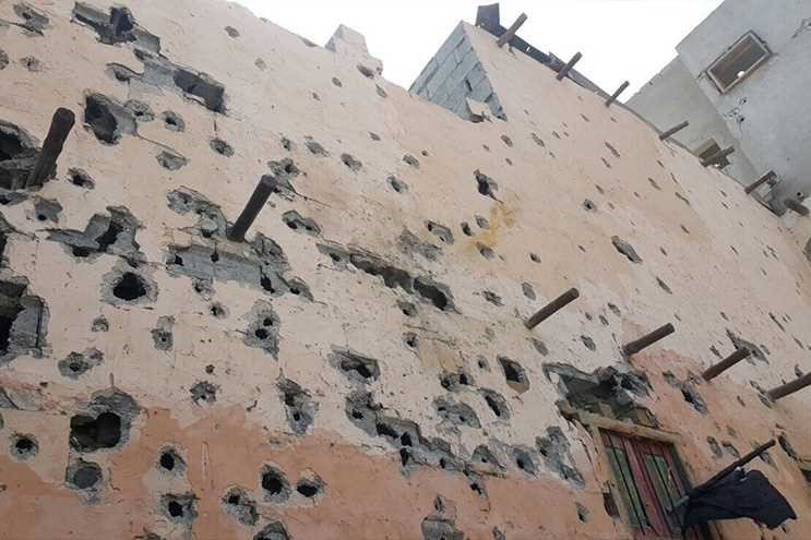 العوامية تتعرض للقصف العشوائي بالأسلحة الثقلية من قبيل القوات السعودية