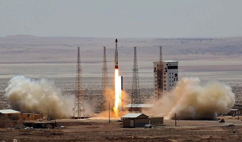 ئێران موشەکێکی نوی بە سەرکەوتویی تاقی دەکاتەوە بو ناردنە نێو بوشایی ئاسمان