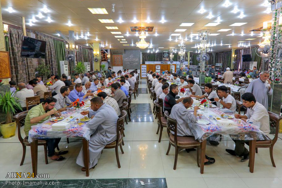 “El Santuario del Imam Alí (P)  en Nayaf Alimenta a Cientos de Peregrinos Cada Día”