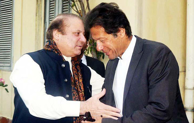 سپریم کورٹ آف پاکستان کی جانب سےنواز شریف کو نا اہل قرار دیئے جانے کے بعد عوام میں خوشی کی لہر دوڑ گئی اور مٹھائیاں تقسیم کی گئی