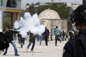 Pasukan Israel Serbu Al-Aqsa, Puluhan Warga Palestina Terluka