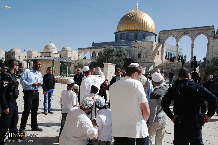Hundreds of Israeli settlers break into al-Aqsa / Video