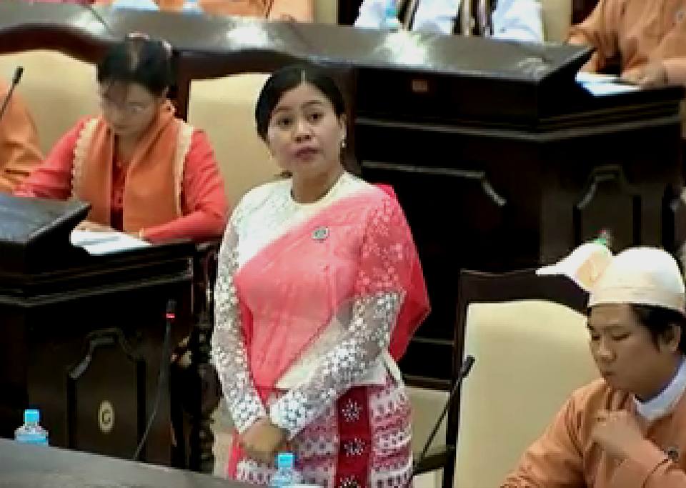 ပါတီမွႏုတ္ထြက္သည့္ လႊတ္ေတာ္အမတ္ေဒၚထုေမကုိ ရခုိင္အမ်ဳိးသားပါတီသတိေပး
