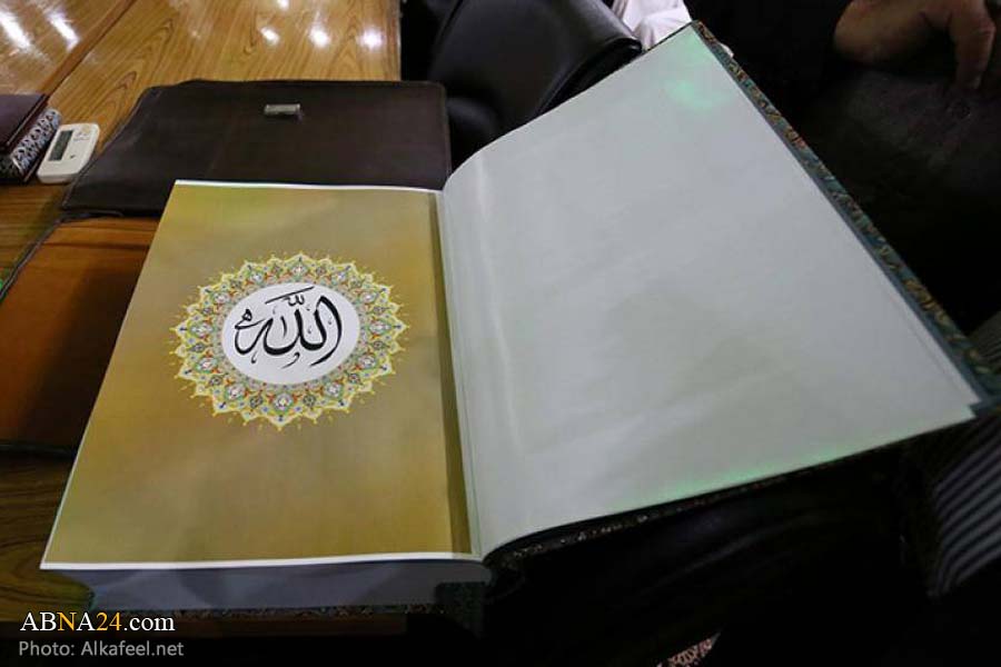 تقرير مصور/ خطاط بارع ايراني يهدي نسخة القرآن الكريم خطّها بديه الى العتبة العباسية 