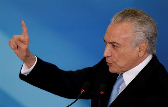 Presidente do Brasil espera 'dia D' para definir o futuro