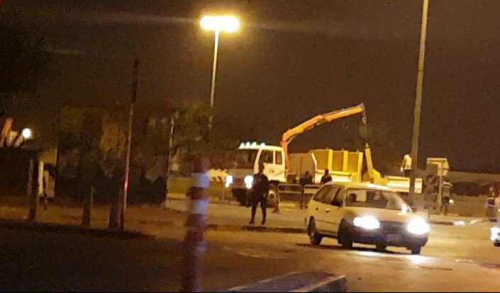 قوات النظام تشدد الحصار على الدراز بإغلاق مدخلها الرئيس بالحواجز الإسمنيتة