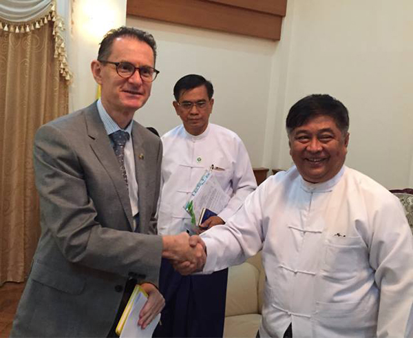 လွ်ပ္စစ္ႏွင့္စြမ္းအင္၀န္ႀကီး ဦးေဖဇင္ထြန္းကုိ ႏုတ္ထြက္ခြင့္ျပဳ ေဆာက္လုပ္ေရး၀န္ႀကီးဦး၀င္းခိုင္အား ၀န္ႀကီးဌာနႏွစ္ခု ပူးတြဲတာ၀န္ေပ
