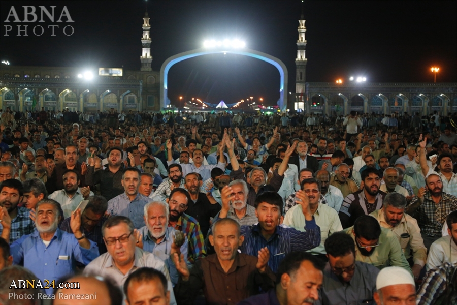 تقرير مصور/ مشاركة واسعة في قراءة دعاء التوسل في باحة مسجد جمكران المقدس