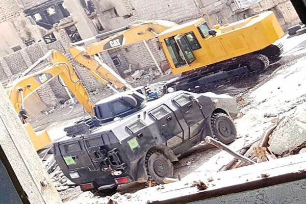 Saudi bulldozers raze Awamiyah to ground as Shiites flee violence / Video