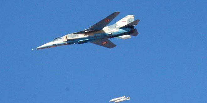 Syrian Army bombers hardly raid ISIS positions in Deir Ezzur 