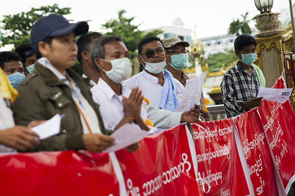 တည္ၿငိမ္ေအးခ်မ္းမႈကို မလိုလားသူမ်ားက ရဟန္းႏွင့္ လူပုဂၢိဳလ္အခ်ိဳ႕ကို အသံုးခ်၍ အစိုးရႏုတ္ထြက္ေပးရန္ သပိတ္ေမွာက္ပြဲျပဳလုပ္ျခင္းျဖစ္