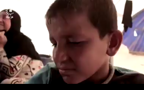 فيديو / طفل يوجه رساله لوالده الذي ألتحق بصفوف داعش