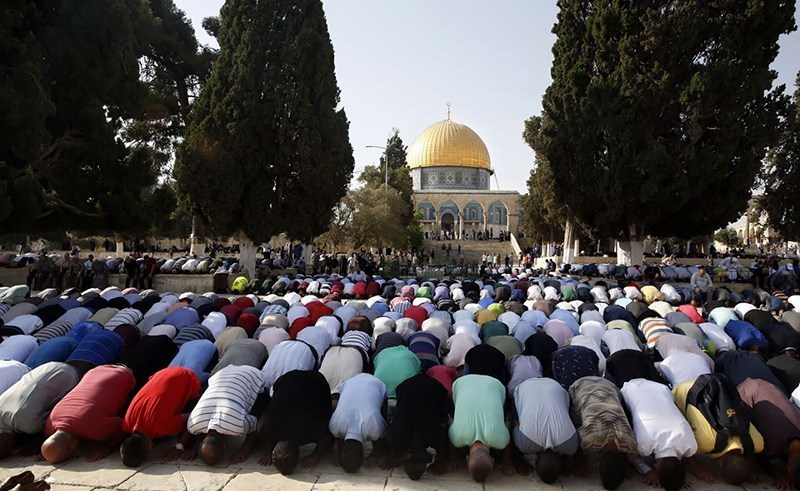 25,000 Palestinians attend Friday Prayers at Al-Aqsa Mosque