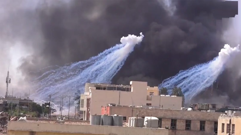 “Aviones de Combate Estadounidenses Atacan con Fósforo Blanco Edificios Civiles en Raqqa Martirizando a más de 30 Personas” 