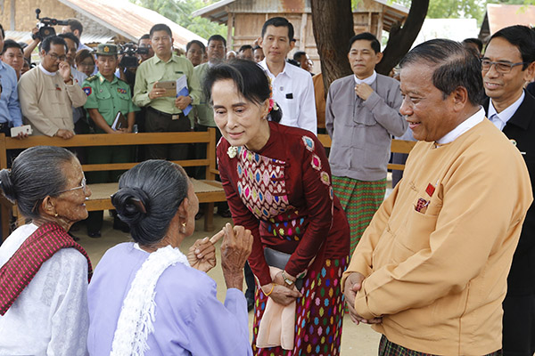 ၿငိမ္းခ်မ္းေရးမရွိသည့္ႏုိင္ငံသည္ ႏွလုံးေရာဂါရွိသည့္ႏုိင္ငံႏွင့္ တူေၾကာင္း ေဒၚေအာင္ဆန္းစုၾကည္ ေျပာၾကား ၿငိမ္းခ်မ္းေရးစကားဝိုင္းျပ