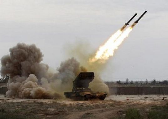 القوة الصاروخية للحشد الشعبي تستهدف تجمعا لداعش على الحدود "العراقية _ السورية" وتحقق اصابات مباشرة