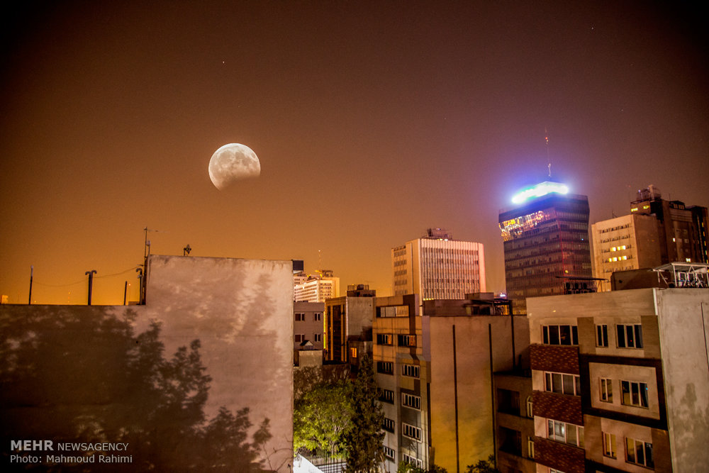 تصویری رپورٹ: ایران میں چاند گرہن
