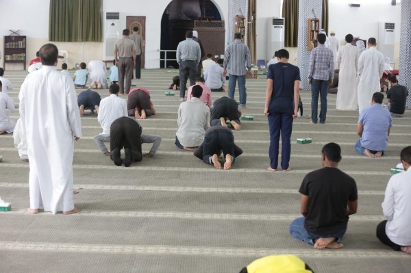 Bahraini forces continue to prevent Shia from performing Friday prayer