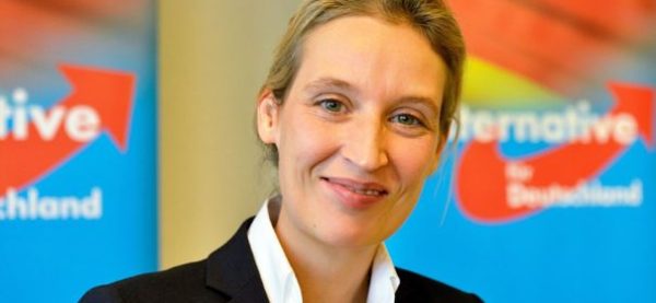 Protest, Parolen und Bach – die AfD läutet den Wahlkampf ein