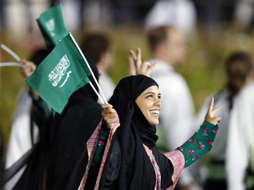 قرارات جديدة للمرأة السعودية في 10 أيام!