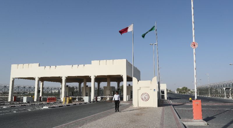Saudi king orders Qatar border be reopened for hajj pilgrims