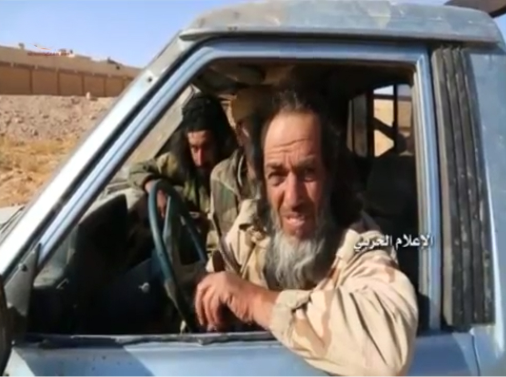 فيديو / أحد قادة داعش الوحشي مع مجموعته يستسلم للمقاومة الاسلامية