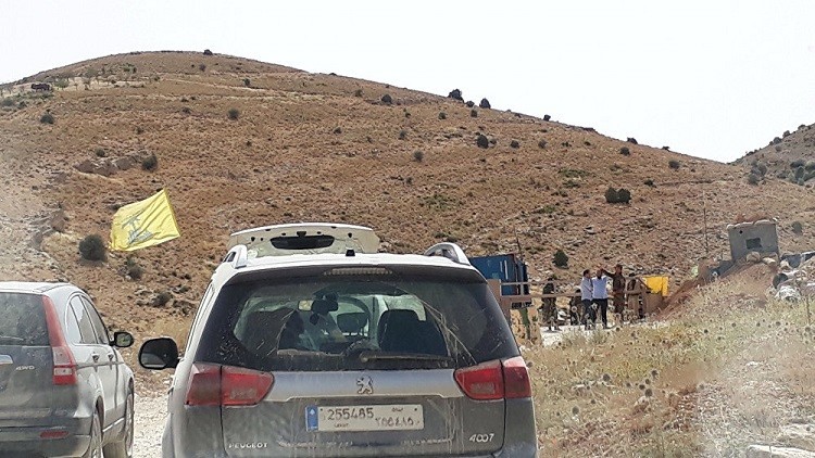 مجموعات داعش بدأت بتسليم نفسها للجيش السوري والمقاومة على معبر الزمراني