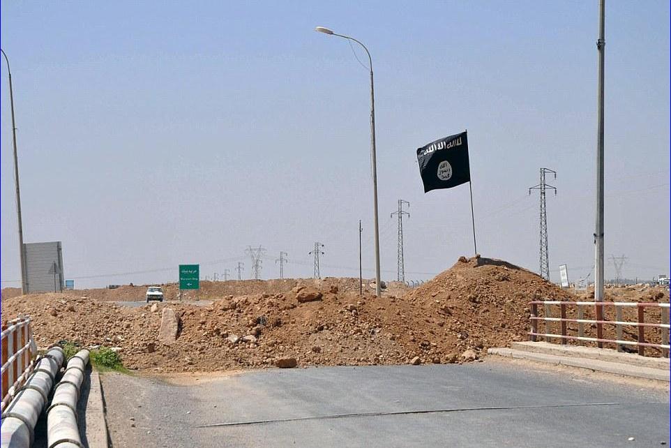 ISIS takes down flags from its positions in Tal Afar to evade strikes