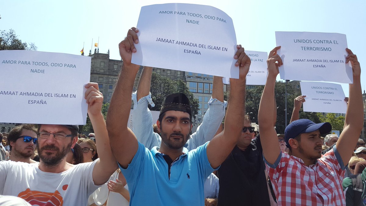 В Барселоне мусульмане провели акцию против терроризма