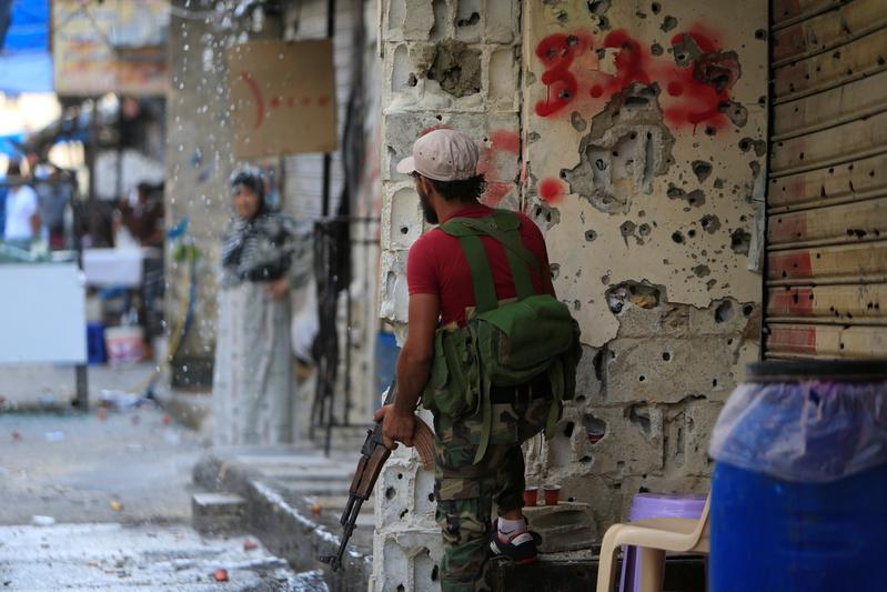 مقتل شخص بتجدد الاشتباكات بمخيم للاجئين بين فلسطينيين وتكفيريين في لبنان