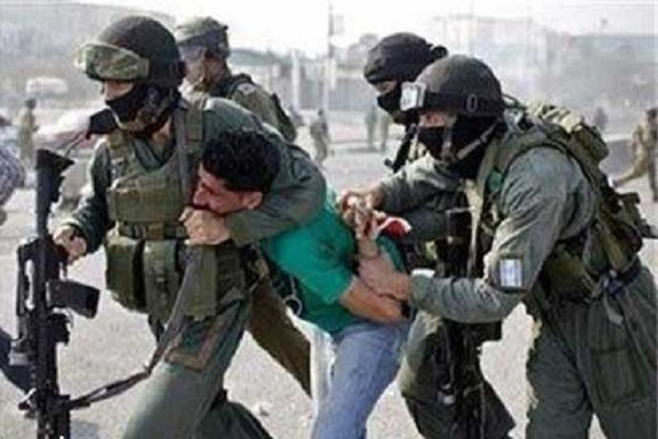 イスラエル軍がヨルダン川西岸で、多数のパレスチナ人を拘束