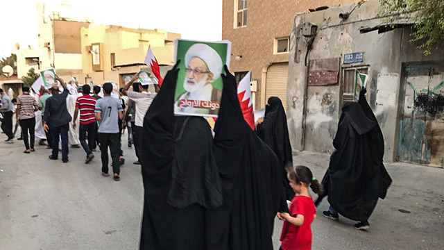مدن بحرينية تشهد تظاهرات بذكرى الاستقلال وتنديداً بالإقامة الجبرية المفروضة على آية الله "قاسم"