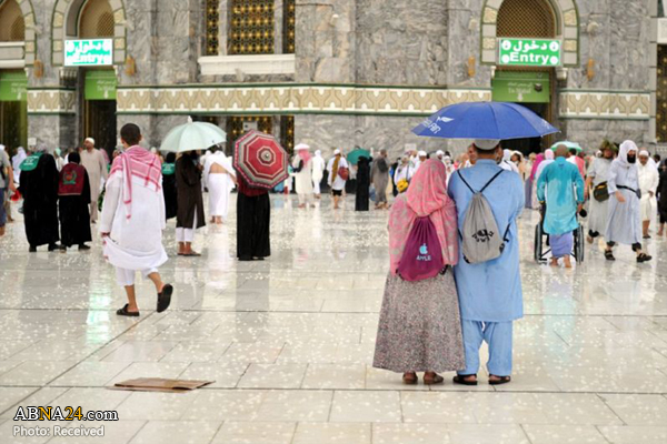 Video: Summer rainfall on Mecca pleases Hajj pilgrims / Pics