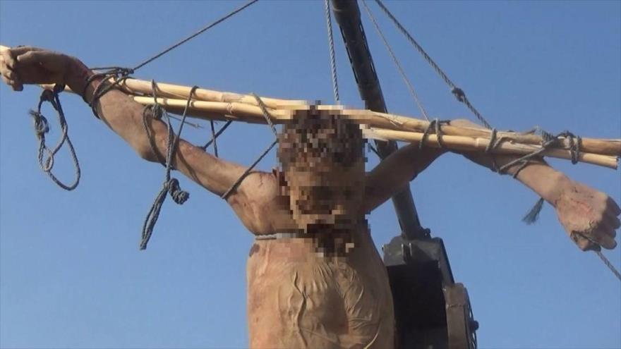“Terroristas del Daesh Crucifican a un Comandante de Ansarulá en Yemen” 