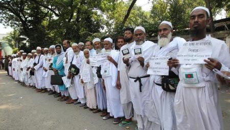 হজক্যাম্পে যাত্রীদের বিক্ষোভ মিছিল 
