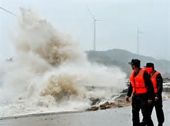 Hong Kong pinaralisa ng bagyo 
