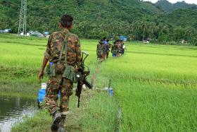  ေမာင္ေတာတြင္ လံုၿခံဳေရးရဲကင္းႏွင့္ ရဲစခန္းစုစုေပါင္း ၃၀ ကို အၾကမ္းဖက္သမားမ်ားက တစ္ၿပိဳင္နက္တည္း တိုက္ခိုက္ လံုၿခံဳေရးတပ္ဖြဲ႕ဝင္