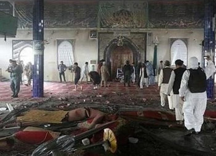 إرتفاع حصيلة الاعتداء على مسجد في كابول والأفغان يشيعون الشهداء