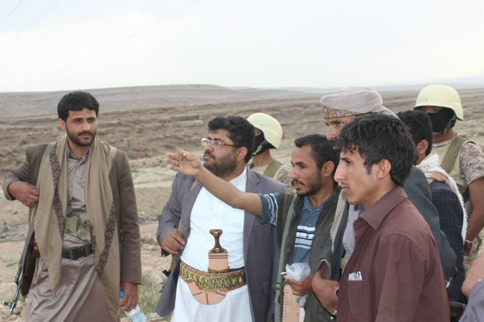 رئيس اللجنة الثورية اليمنية العليا يزور المقاتلين بجبهة نهم