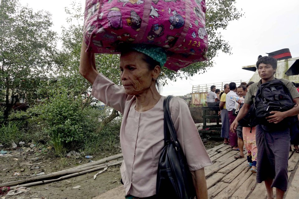 Myanmar Pindahkan Penduduk Bukan Islam
