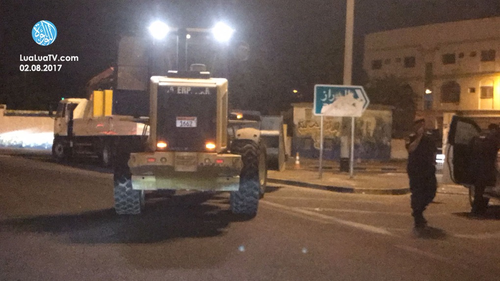 Bahraini security forces erect walls around besieged villages