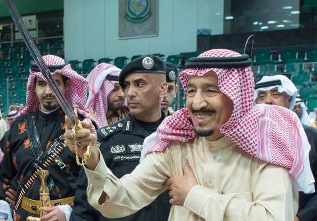 شاعر جزائري يهاجم ملك السعودية بأسوء الألفاظ + (فيديو)