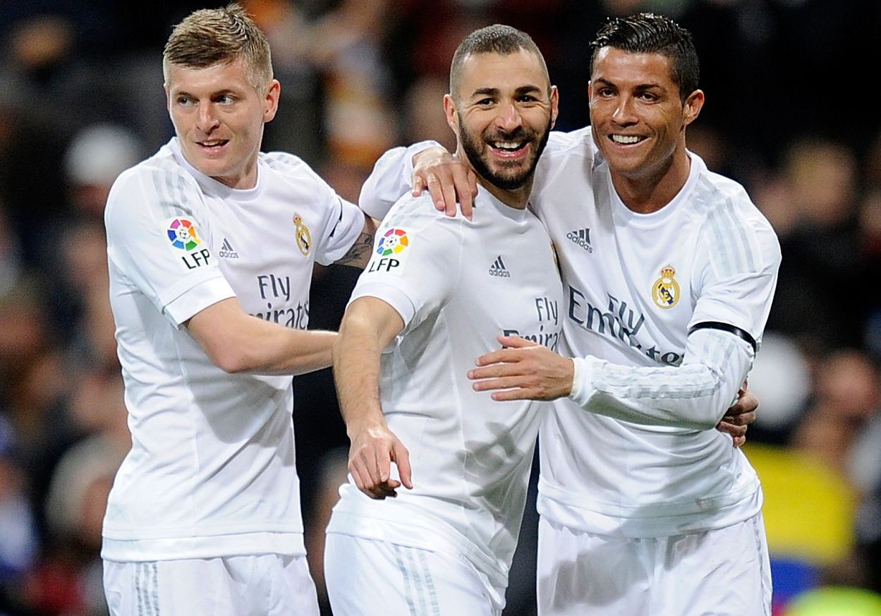 مهاجم ريال مدريد يصل السعودية لأداء فريضة الحج + (صور)