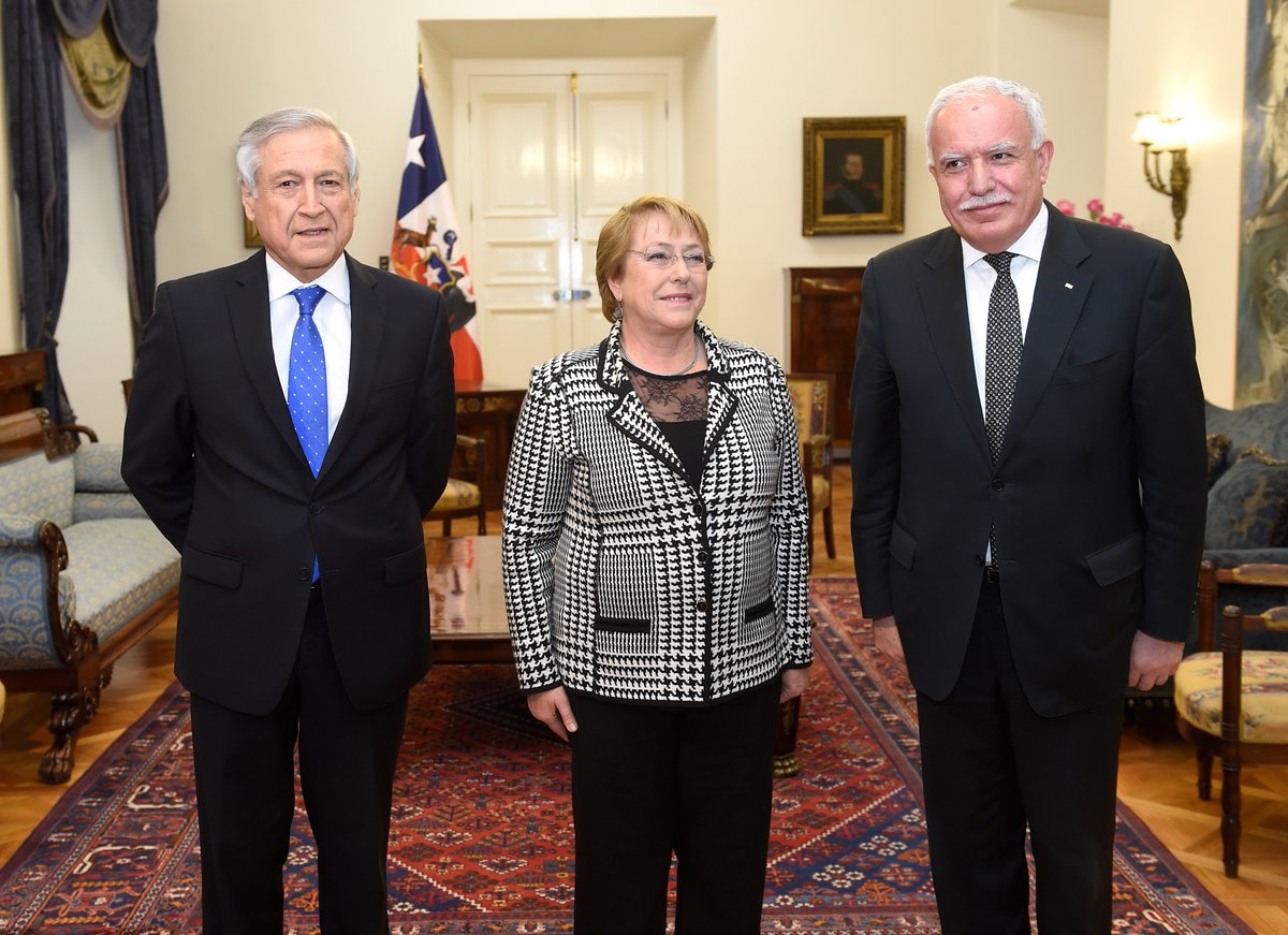 “La Presidenta de Chile se Reunió con el Ministro de RR.EE. de Palestina en el Palacio de La Moneda”