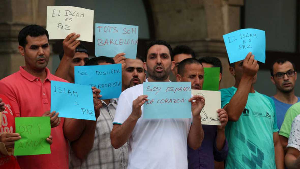 “Musulmanes Catalanes se Congregaron en las Calles de Ripoll para Reclamar por la Paz y Condenar el Terrorismo” 
